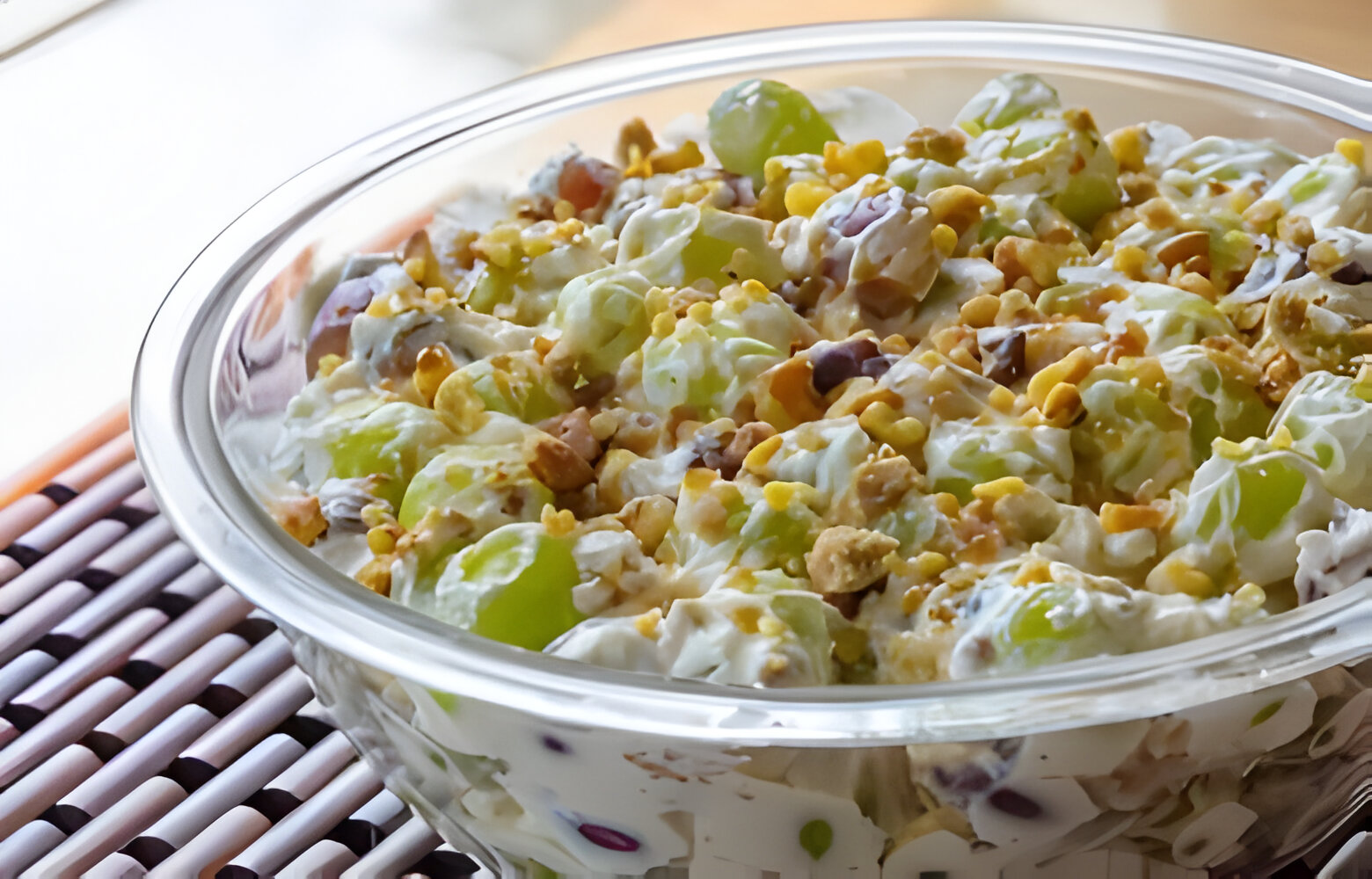 Easy creamy grape salad