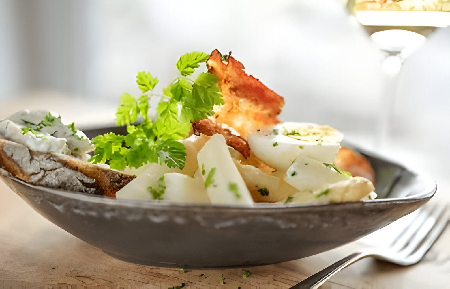 Simple Asparagus Egg and Bacon Salad