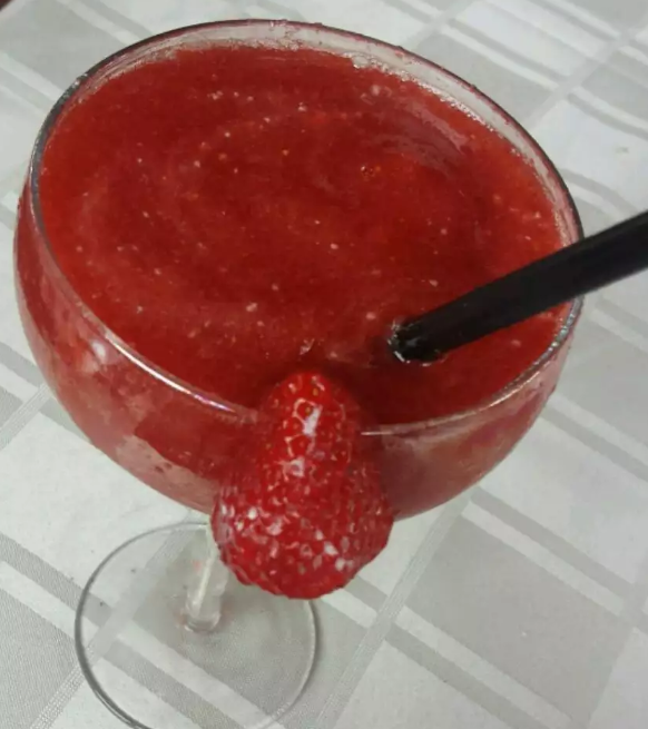 Easy Frozen Strawberry Daiquiri